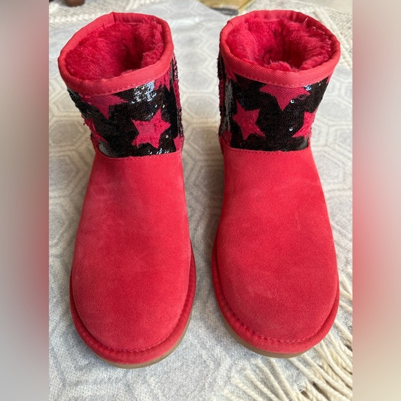 UGG Classic Mini Sequin Stars Ankle Boots Red Black Size 7 Women’s - Picture 2 of 13
